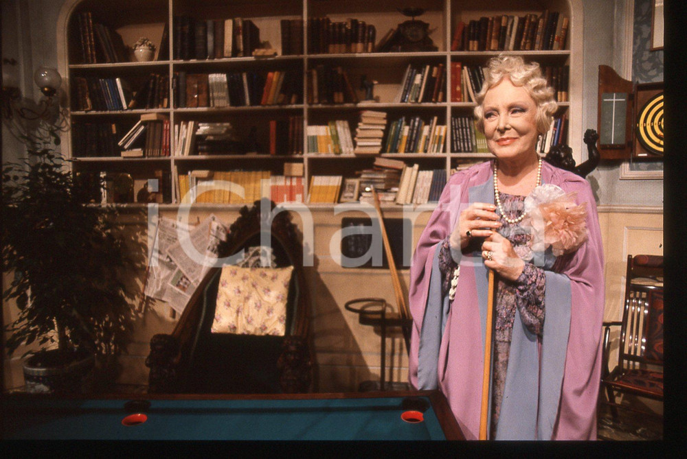 35mm vintage slide* 1990 RAI 2 - Caterina BORATTO a VILLA ARZILLA (16)