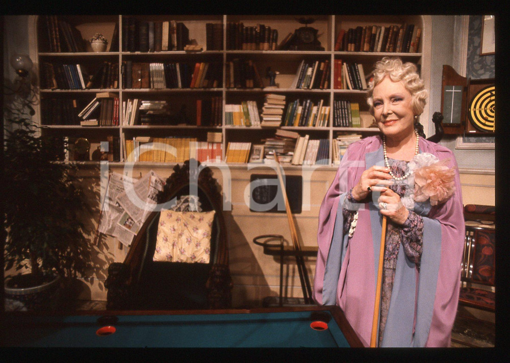 35mm vintage slide* 1990 RAI 2 - Caterina BORATTO a VILLA ARZILLA (26)