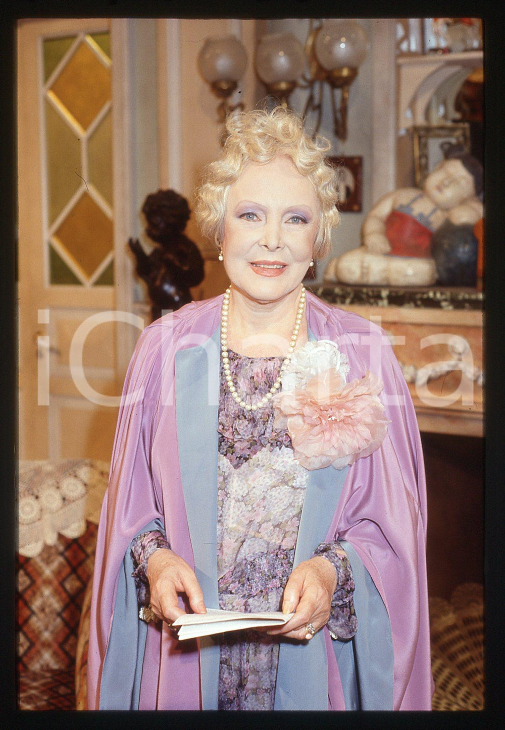 35mm vintage slide* 1990 RAI 2 - Caterina BORATTO a VILLA ARZILLA (31)