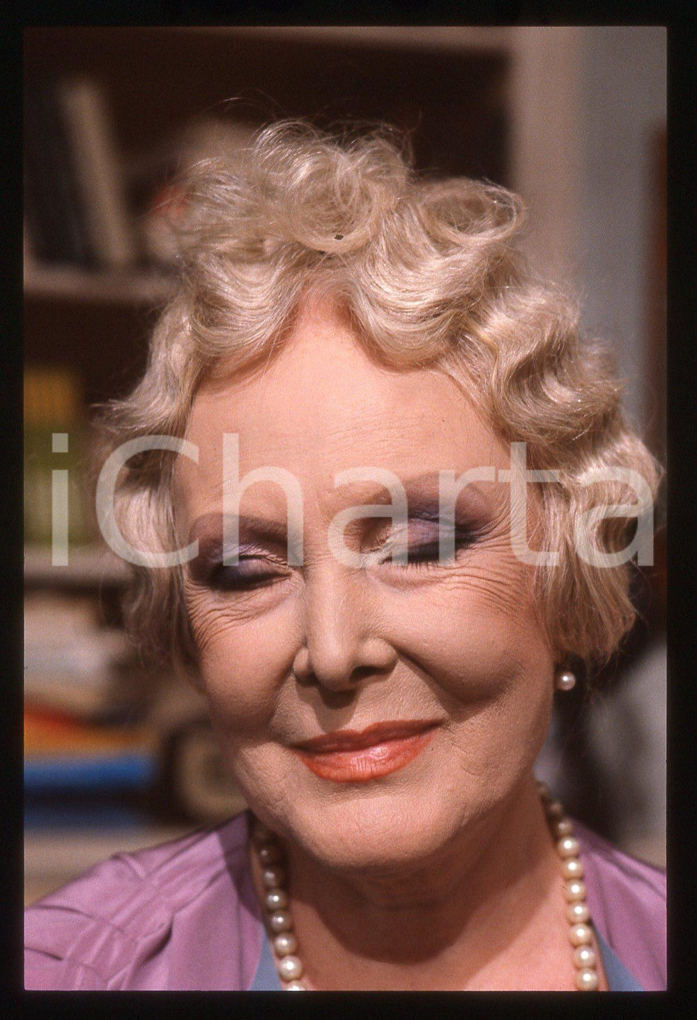 35mm vintage slide* 1990 RAI 2 - Caterina BORATTO a VILLA ARZILLA (32)