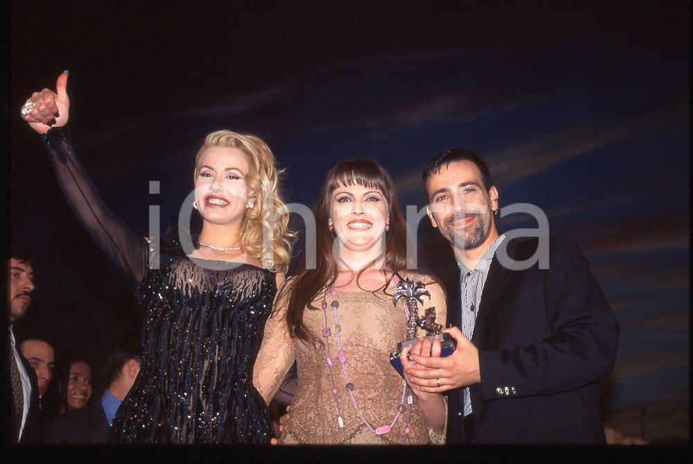 35mm vintage slide* 1997 FESTIVAL SANREMO - Valeria MARINI e i JALISSE (2)