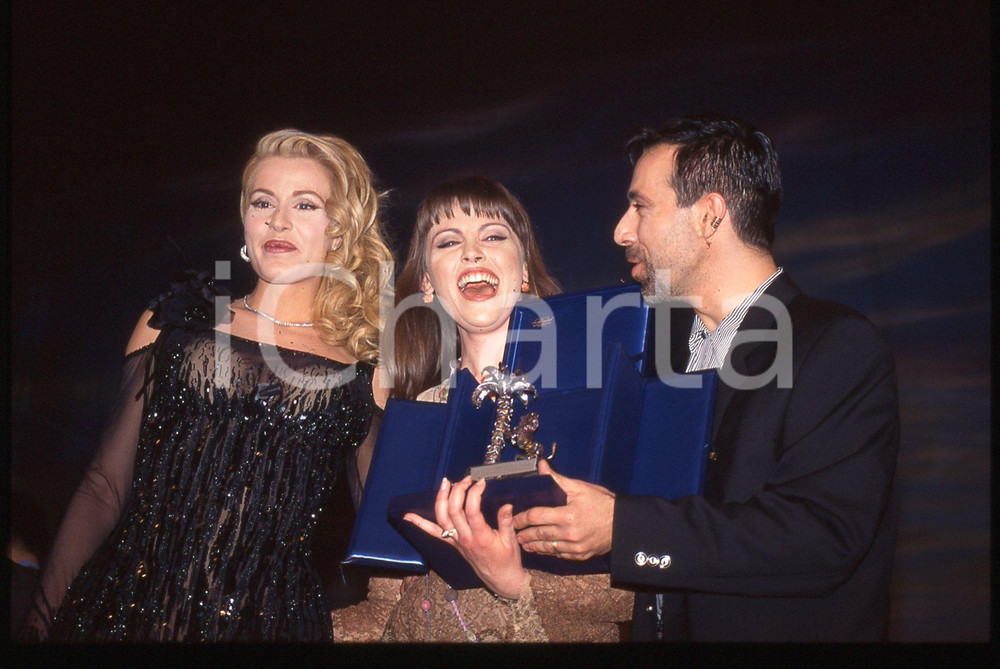 35mm vintage slide* 1997 FESTIVAL SANREMO - Valeria MARINI e i JALISSE (15)
