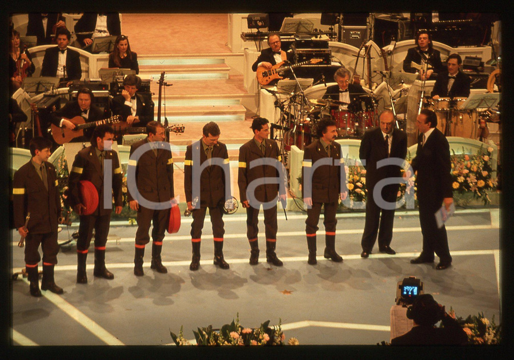 35mm vintage slide* 1994 FESTIVAL SANREMO - Pippo BAUDO e i VIGILI DEL FUOCO (2)