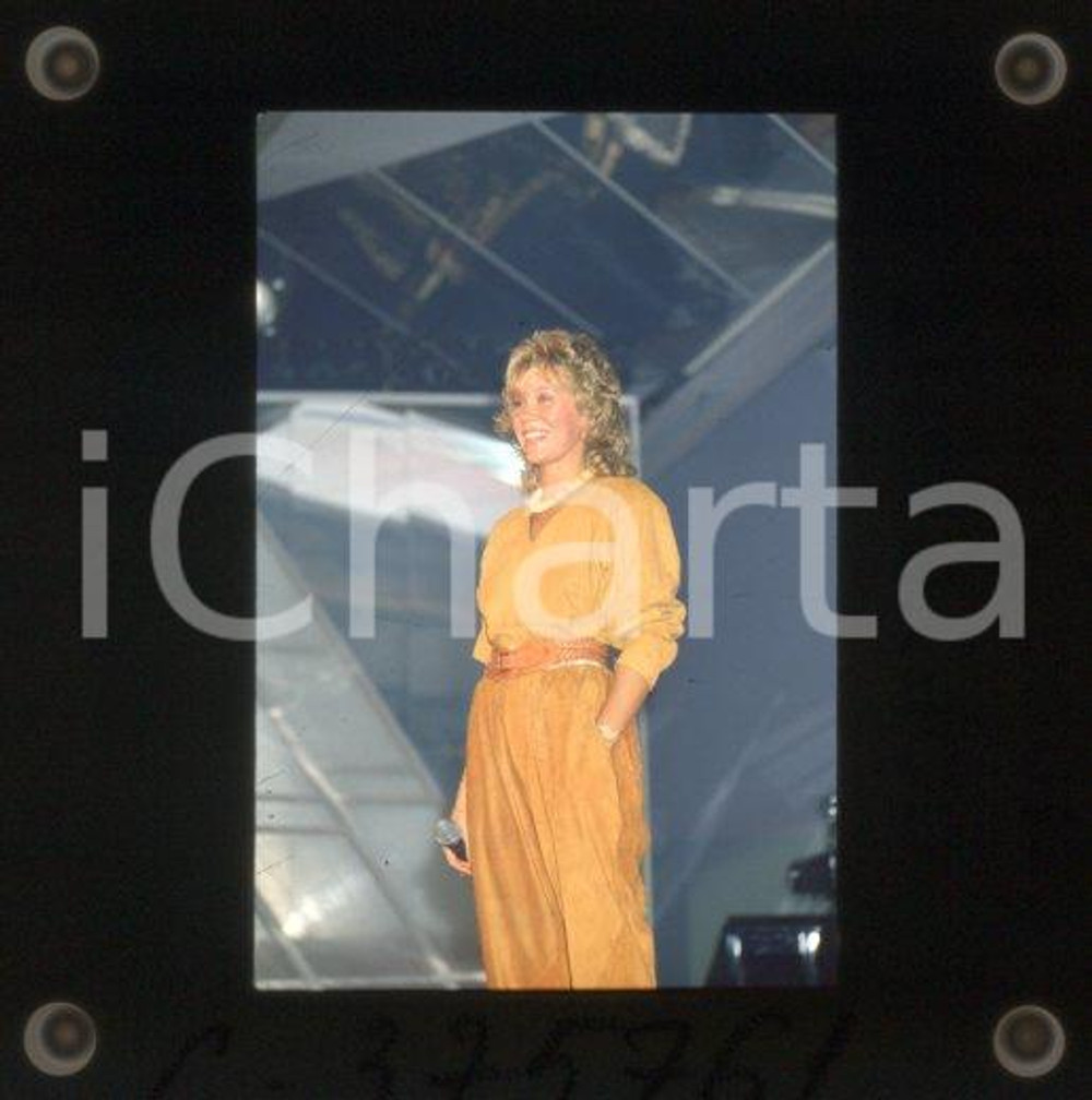 35mm vintage slide* 1983 ABBA Swedish singer Agnetha FALTSKOGN on the stage (8)