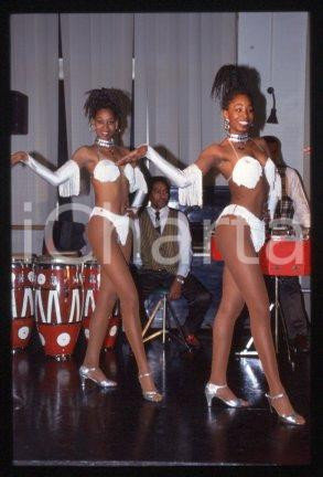 TROPICANA DE CUBA Cabaret CARIBBEAN SHOW members 1993 ca * 35mm vintage slide 17