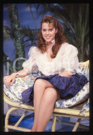 Natasha HOVEY - CINEMA Actress of ACQUA E SAPONE 1983 ca * 35mm vintage slide 10