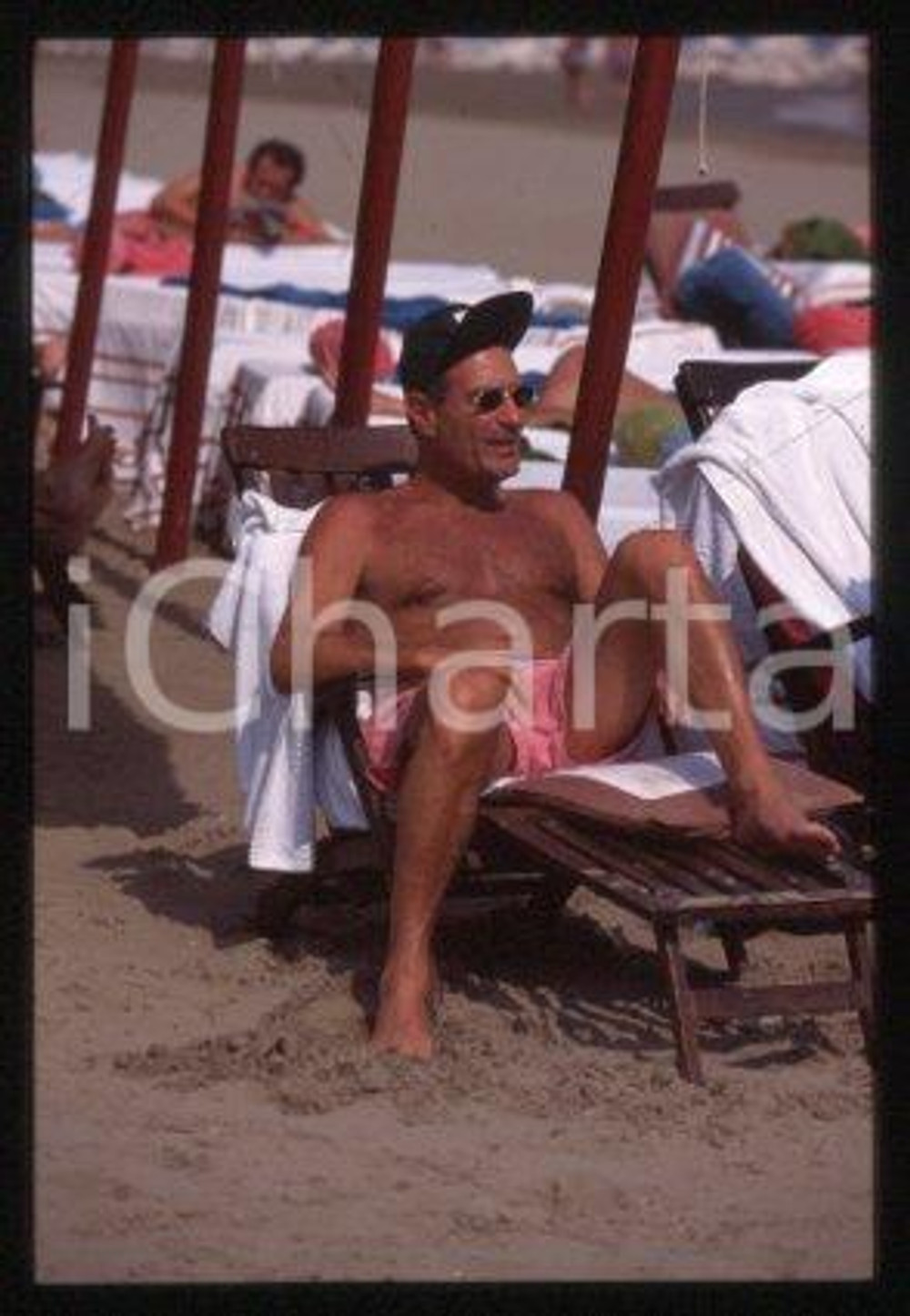 Arnon MILCHAN CINEMA Film producer on the beach 1997 ca * 35 mm vintage slide 30