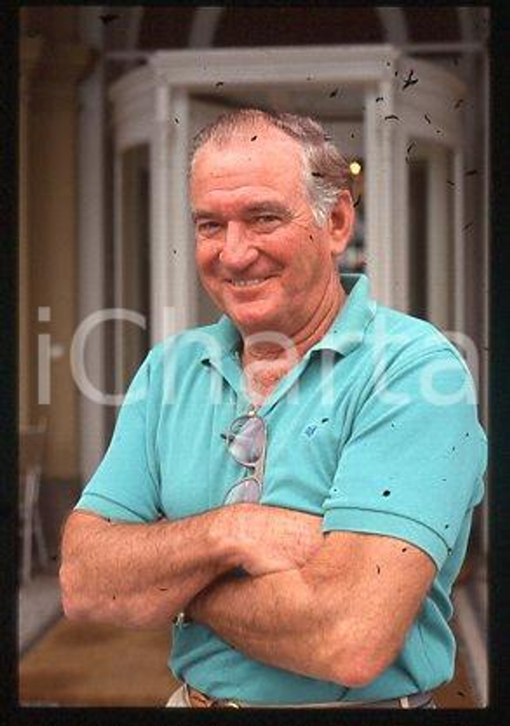 35mm vintage slide* 1999 ca ITALY Rod TAYLOR Australian actor - Portrait 4  Diapositiva d'epoca, in formato 35 mm.CONDIZIONI: GOODE' severamente vietata la riproduzione. Tutti i diritti sono riservati.Nella diapositiva ICharta mette in vendita, sul negozio eBay e in esclusiva sul sito "icharta" il proprio archivio composto da numerose diapositive e negativi fotografici d'epoca, tutti originali e autentici, che attraversano la storia del costume italiano tra gli la fine degli anni Sessanta e Novanta.Si tratta di uno sguardo inedito sull'attualit&agrave;, la politica, la vita quotidiana, il gossip e la cultura, che fotografa il cambiamento della nazione in quest'ultimo scorcio del XX secolo. Un'occasione unica per il mercato del collezionismo, che vede finalmente disponibile un archivio eccezionale per vastit&agrave;, tematiche e condizioni, in un settore (il negativo fotografico e la diapositiva) di assoluta novit&agrave; e dalle interessanti prospettive di investimento.  CONDIZIONI:FAIR/discreto originale e autentica 1