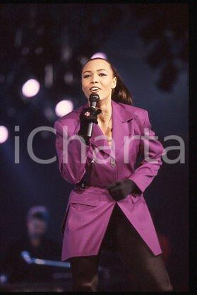 35mm vintage slide* 1990 ca MILAN Kim APPLEBY British singer-songwriter (14)