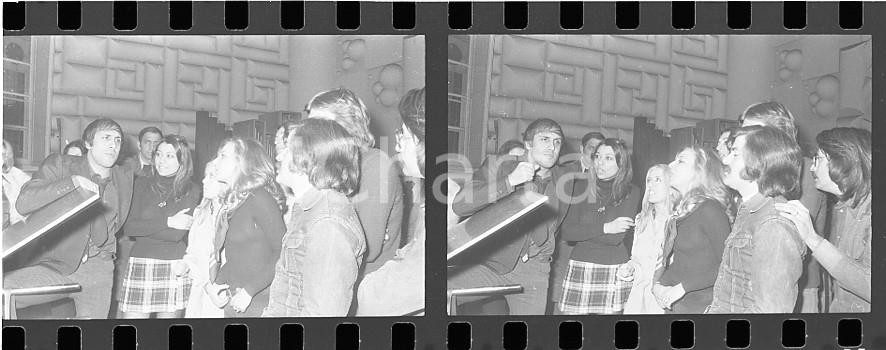 35mm LOTTO 2 NEGATIVI* 1973 SANREMO Adriano CELENTANO prova con il coro 2