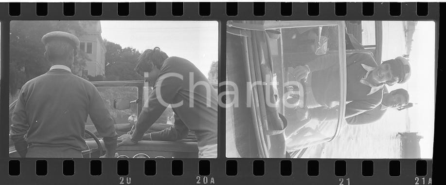 35mm LOTTO 2 NEGATIVI* 1970ca VENEZIA Gianni MORANDI in motoscafo - Ritratto (1)