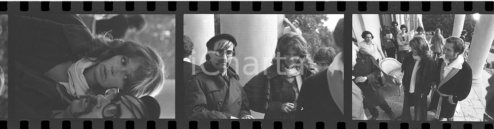 35mm LOTTO 3 NEGATIVI ^1974 ALLONSANFAN Lea MASSARI Marcello MASTROIANNI sul set Nelle fotografie appare anche Vittorio TavianiNegativo originale in bianco e nero (su pellicola), in formato 35mm CONDIZIONI:  GOODE' severamente vietata la riproduzione. Tutti i diritti sono riservati. ICharta mette in vendita, sul negozio eBay e in esclusiva sul sito "icharta" il proprio archivio composto da numerose diapositive e negativi fotografici d'epoca, tutti originali e autentici, che attraversano la storia del costume italiano tra gli la fine degli anni Sessanta e Novanta.Si tratta di uno sguardo inedito sull'attualit&agrave;, la politica, la vita quotidiana, il gossip e la cultura, che fotografa il cambiamento della nazione in quest'ultimo scorcio del XX secolo. Un'occasione unica per il mercato del collezionismo, che vede finalmente disponibile un archivio eccezionale per vastit&agrave;, tematiche e condizioni, in un settore (il negativo fotografico e la diapositiva) di assoluta novit&agrave; e dalle interessanti prospettive di investimento.  originale e autentica 1