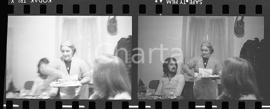 Fotografia d epoca originale 35mm LOTTO 2 NEGATIVI  1971 SANREMO Paul KING dei MUNGO JERRY al ristorante 1