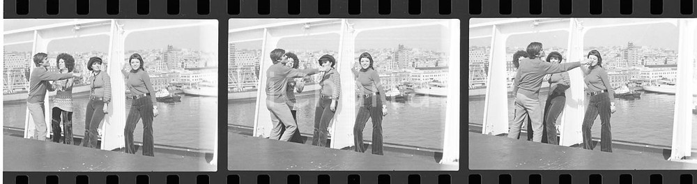35mm LOTTO 3 NEGATIVI* 1970ca T/n MICHELANGELO Gianni MORANDI con le coriste (1)