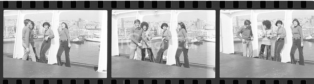 35mm LOTTO 3 NEGATIVI* 1970ca T/n MICHELANGELO Gianni MORANDI con le coriste (3)