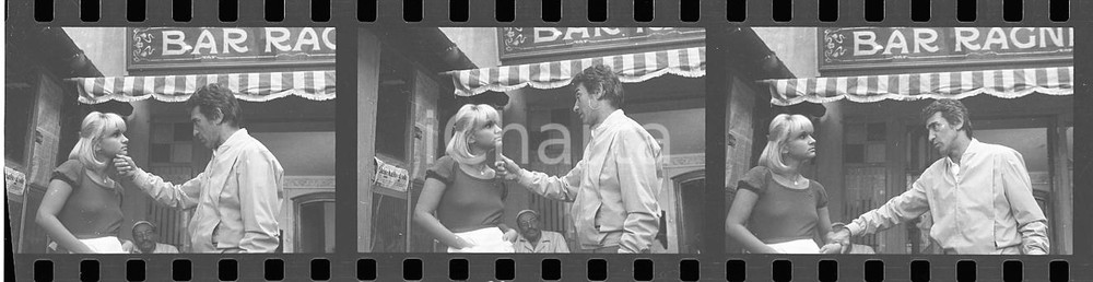 35mm LOTTO 3 NEGATIVI* 1976 RIOLO TERME Walter CHIARI Carmen VILLANI sul set (4)