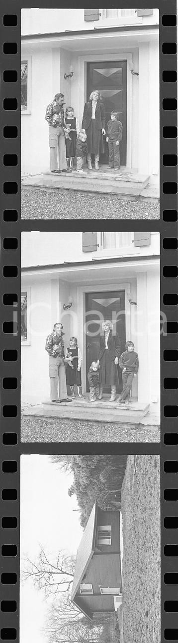 35mm LOTTO 3 NEGATIVI* 1979 GENÈVE Charles AZNAVOUR con la sua famiglia (2)