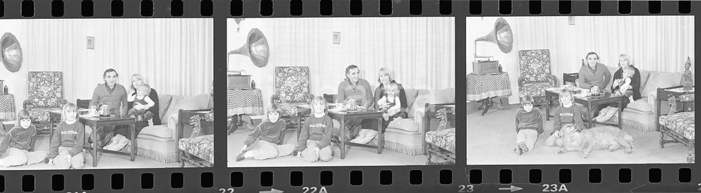 35mm LOTTO 3 NEGATIVI* 1979 GENÈVE Charles AZNAVOUR con la sua famiglia (11)