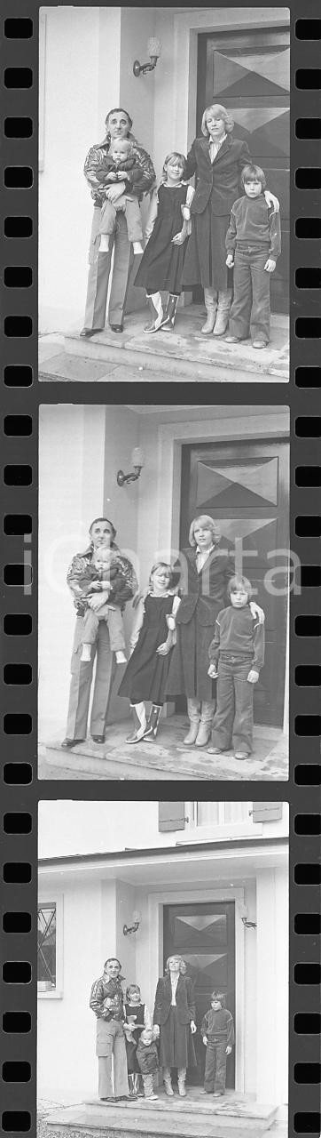 35mm LOTTO 3 NEGATIVI* 1979 GENÈVE Charles AZNAVOUR con la sua famiglia (17)