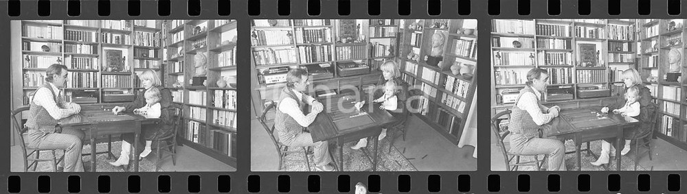 35mm LOTTO 3 NEGATIVI*1979 GINEVRA Charles e NIcolas AZNAVOUR Ulla THORSELL (21)