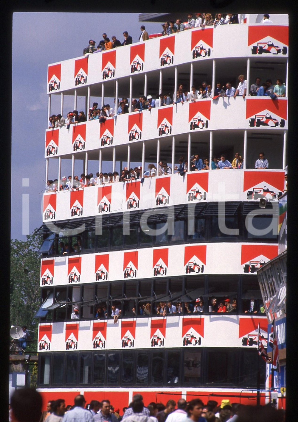 35mm vintage slide* 1988 GP SAN MARINO Tifosi sulla Torre MARLBORO - FORMULA 1