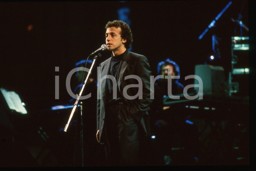 Fotografia d epoca originale 35mm vintage slide 1985 ca MUSICA Mike FRANCIS durante un concerto 9 1