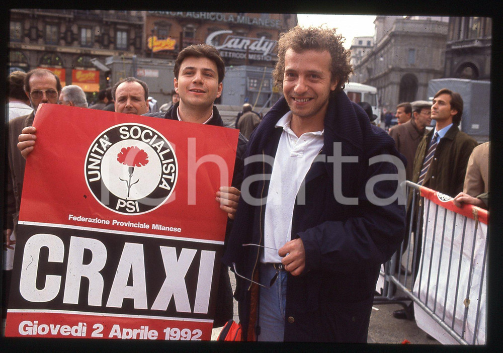 Fotografia d epoca originale 35mm vintage slide 1992 MILANO Mike FRANCIS in piazza DUOMO ad un comizio PSI 2 1