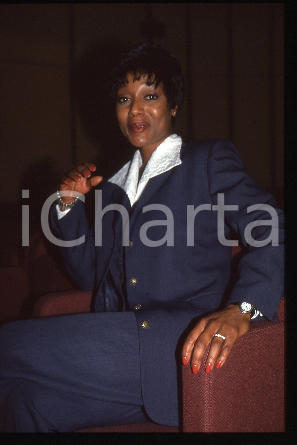 35mm vintage slide* 1980 ca MUSICA Amii STEWART - Ritratto della cantante (18)   Diapositiva d'epoca, in formato 35 mm. CONDIZIONI: GOODTutti i diritti riservati.E' severamente vietata la riproduzione. ICharta mette in vendita, sul negozio eBay e in esclusiva sul sito "icharta" il proprio archivio composto da numerose diapositive e negativi fotografici d'epoca, tutti originali e autentici, che attraversano la storia del costume italiano tra gli la fine degli anni Sessanta e Novanta.Si tratta di uno sguardo inedito sull'attualit&agrave;, la politica, la vita quotidiana, il gossip e la cultura, che fotografa il cambiamento della nazione in quest'ultimo scorcio del XX secolo. Un'occasione unica per il mercato del collezionismo, che vede finalmente disponibile un archivio eccezionale per vastit&agrave;, tematiche e condizioni, in un settore (il negativo fotografico e la diapositiva) di assoluta novit&agrave; e dalle interessanti prospettive di investimento.  originale e autentica 1