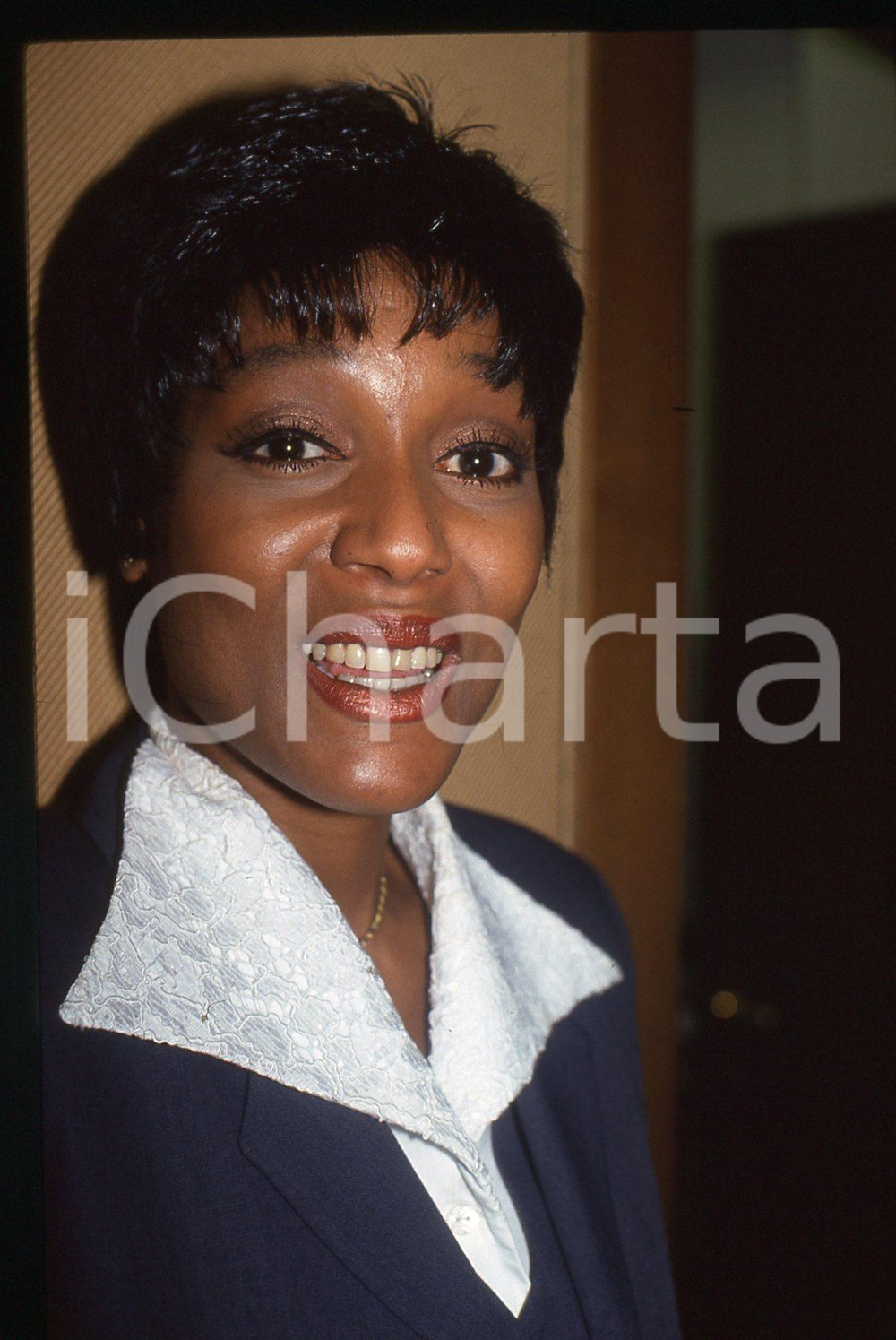 35mm vintage slide* 1980 ca MUSICA Amii STEWART - Ritratto della cantante (40)   Diapositiva d'epoca, in formato 35 mm. CONDIZIONI: GOODTutti i diritti riservati.E' severamente vietata la riproduzione. ICharta mette in vendita, sul negozio eBay e in esclusiva sul sito "icharta" il proprio archivio composto da numerose diapositive e negativi fotografici d'epoca, tutti originali e autentici, che attraversano la storia del costume italiano tra gli la fine degli anni Sessanta e Novanta.Si tratta di uno sguardo inedito sull'attualit&agrave;, la politica, la vita quotidiana, il gossip e la cultura, che fotografa il cambiamento della nazione in quest'ultimo scorcio del XX secolo. Un'occasione unica per il mercato del collezionismo, che vede finalmente disponibile un archivio eccezionale per vastit&agrave;, tematiche e condizioni, in un settore (il negativo fotografico e la diapositiva) di assoluta novit&agrave; e dalle interessanti prospettive di investimento.  originale e autentica 1