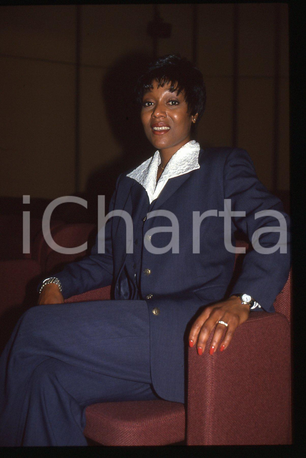 35mm vintage slide* 1980 ca MUSICA Amii STEWART - Ritratto della cantante (45)   Diapositiva d'epoca, in formato 35 mm. CONDIZIONI: GOODTutti i diritti riservati.E' severamente vietata la riproduzione. ICharta mette in vendita, sul negozio eBay e in esclusiva sul sito "icharta" il proprio archivio composto da numerose diapositive e negativi fotografici d'epoca, tutti originali e autentici, che attraversano la storia del costume italiano tra gli la fine degli anni Sessanta e Novanta.Si tratta di uno sguardo inedito sull'attualit&agrave;, la politica, la vita quotidiana, il gossip e la cultura, che fotografa il cambiamento della nazione in quest'ultimo scorcio del XX secolo. Un'occasione unica per il mercato del collezionismo, che vede finalmente disponibile un archivio eccezionale per vastit&agrave;, tematiche e condizioni, in un settore (il negativo fotografico e la diapositiva) di assoluta novit&agrave; e dalle interessanti prospettive di investimento.  originale e autentica 1