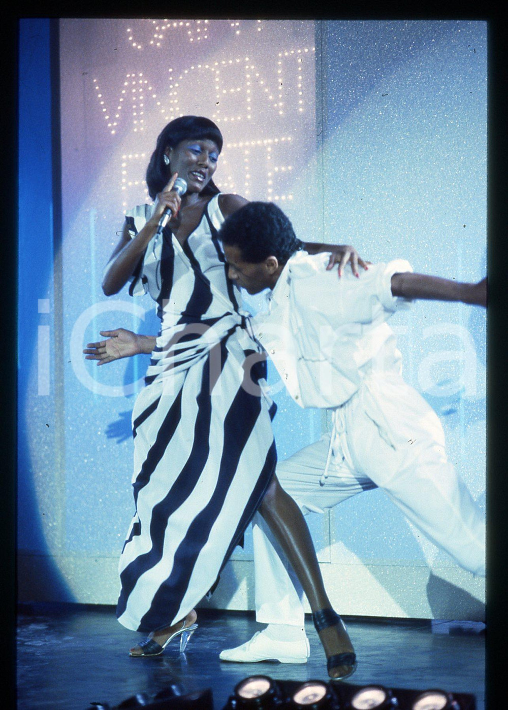 35mm vintage slide* 1984 SAINT VINCENT ESTATE Amii STEWART canta FRIENDS