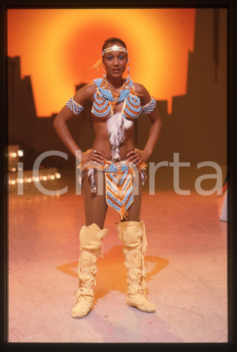 35mm vintage slide* 1985 IL TASTOMATTO Amii STEWART durante un balletto (2)
