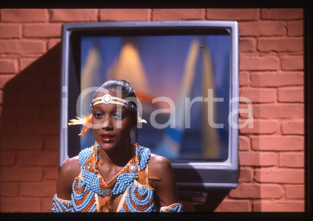 35mm vintage slide* 1985 IL TASTOMATTO Amii STEWART durante un balletto (4)