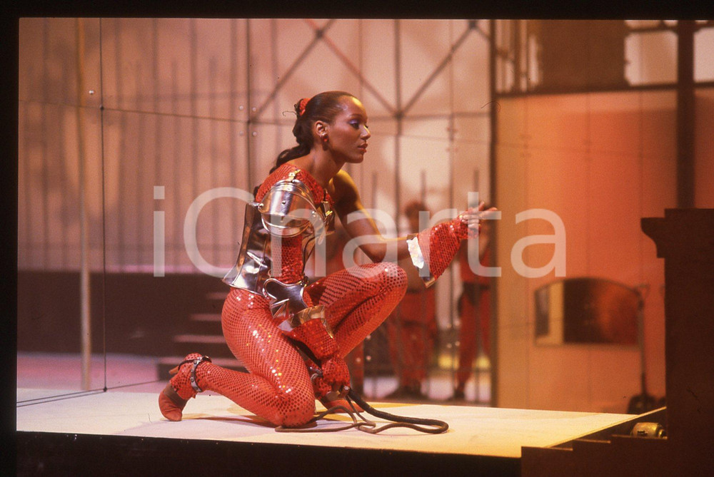 35mm vintage slide* 1985 IL TASTOMATTO Amii STEWART durante un balletto (9)
