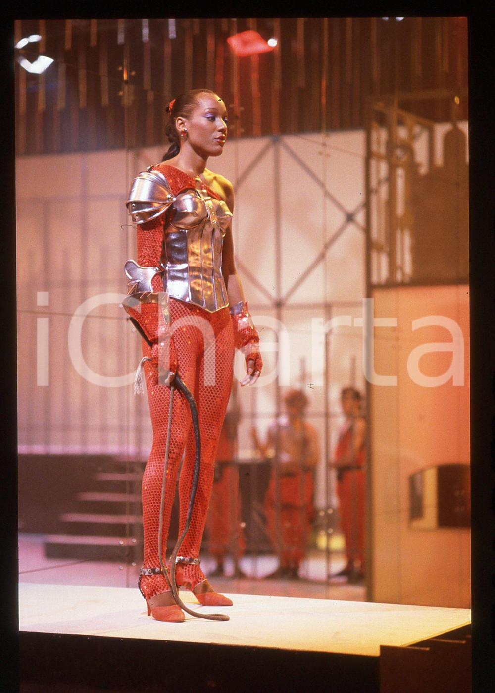 35mm vintage slide* 1985 IL TASTOMATTO Amii STEWART durante un balletto (19)