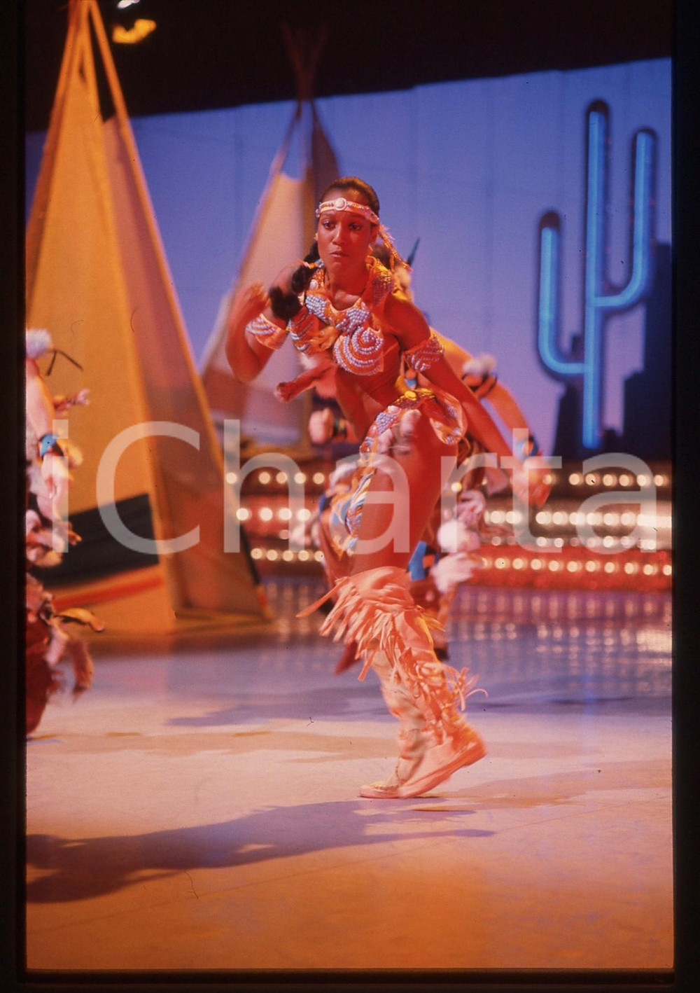 Fotografia d epoca originale 35mm vintage slide 1985 RAI IL TASTOMATTO Amii STEWART durante un balletto 26 1
