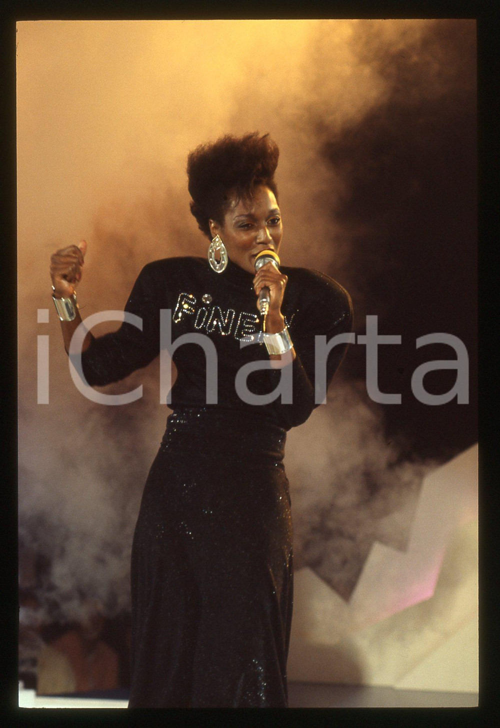 Fotografia d epoca originale 35mm vintage slide 1985 ca MUSICA Amii STEWART durante un concerto 5 1