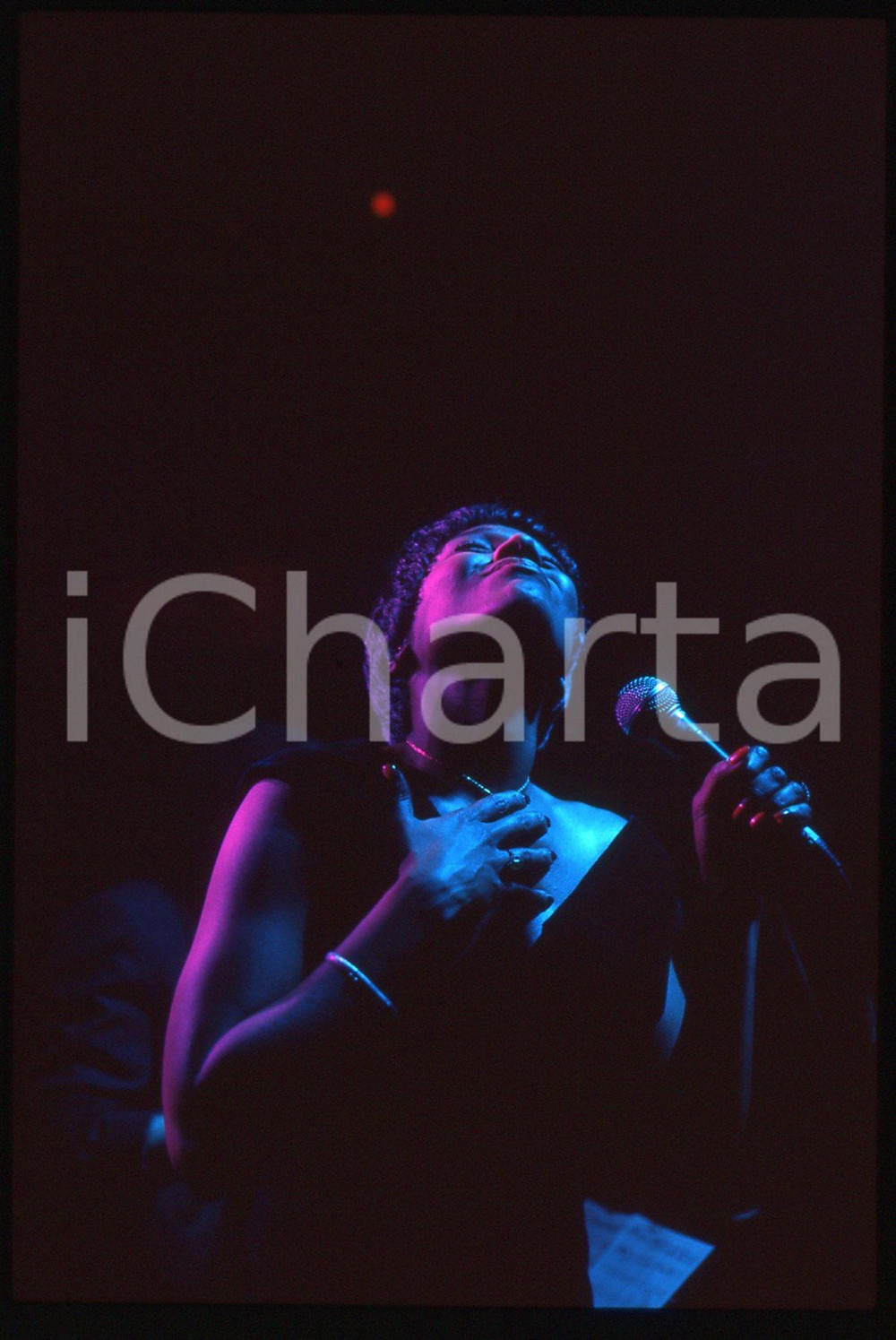 Fotografia d epoca originale 35mm vintage slide 1985 ca MUSICA Amii STEWART durante un concerto 13 1
