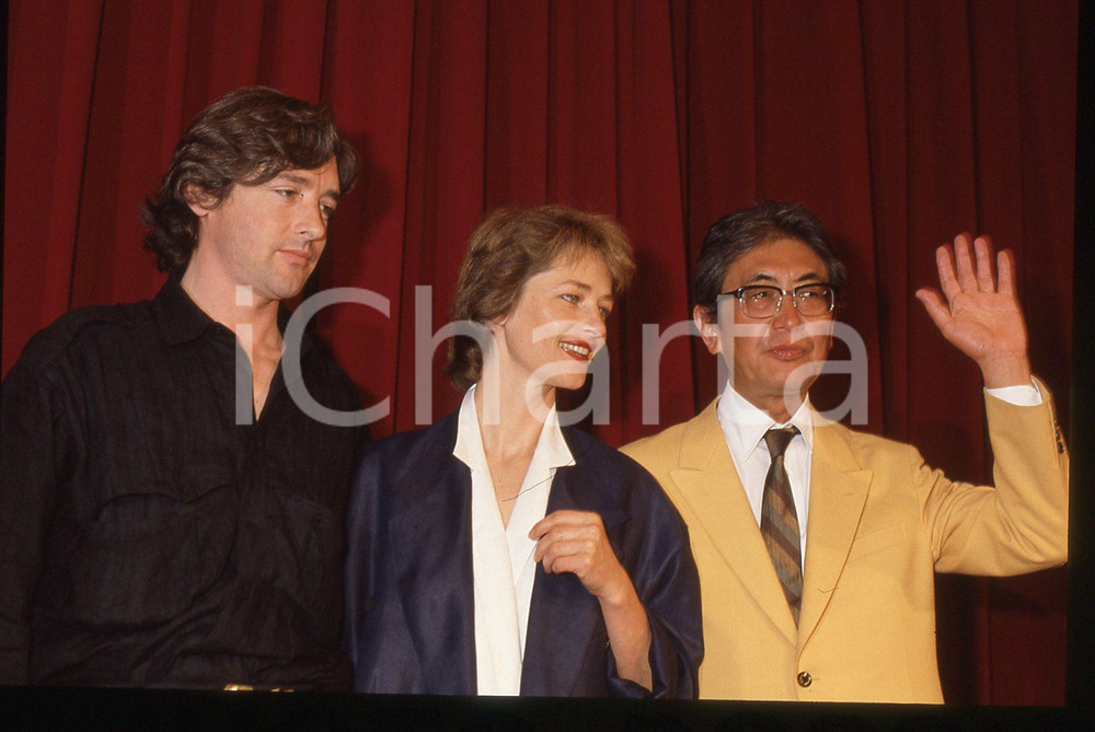 Fotografia d epoca originale 35mm vintage slide 1986 FESTIVAL DI CANNES Nagisa OSHIMA con HIGGINS e RAMPLING 1
