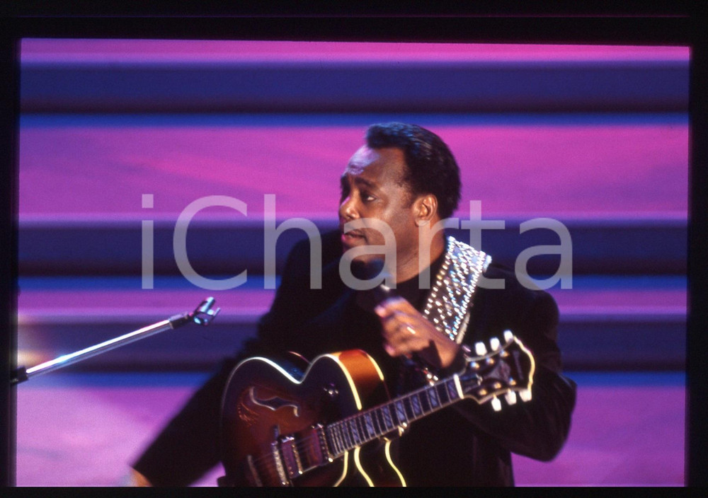 35mm vintage slide* 1996 FESTIVAL DI SANREMO George BENSON canta sul palco (12)