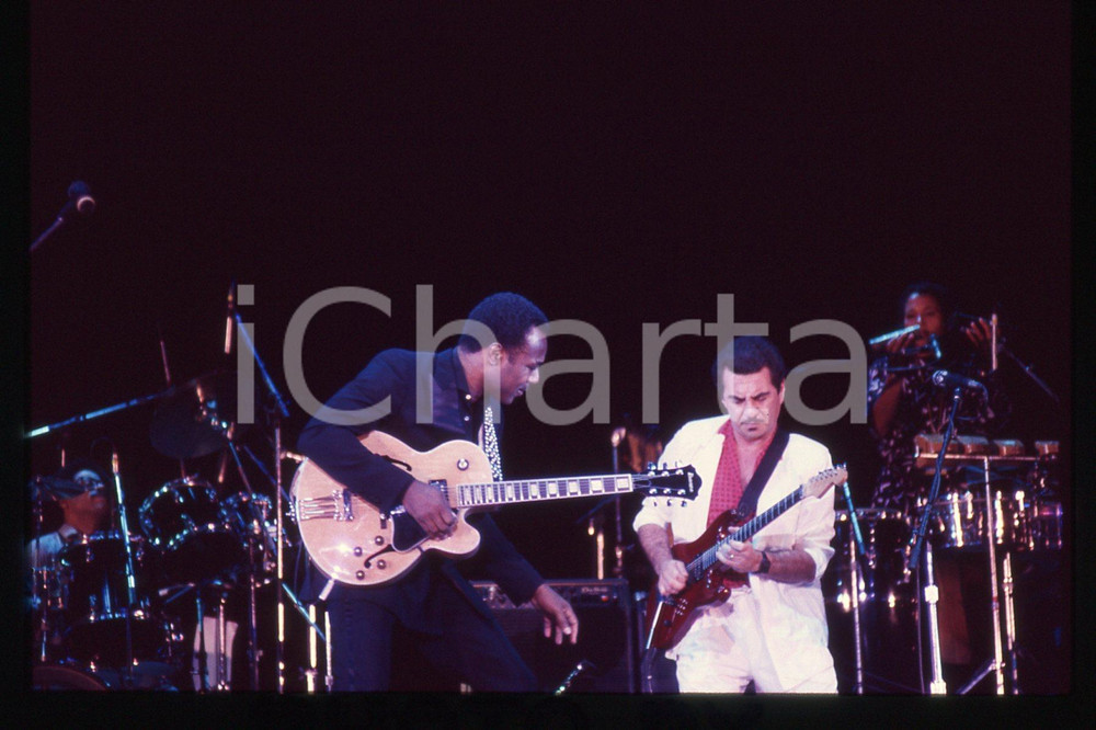 Fotografia d epoca originale 35mm vintage slide 1980 ca MUSICA George BENSON durante un concerto 10 1