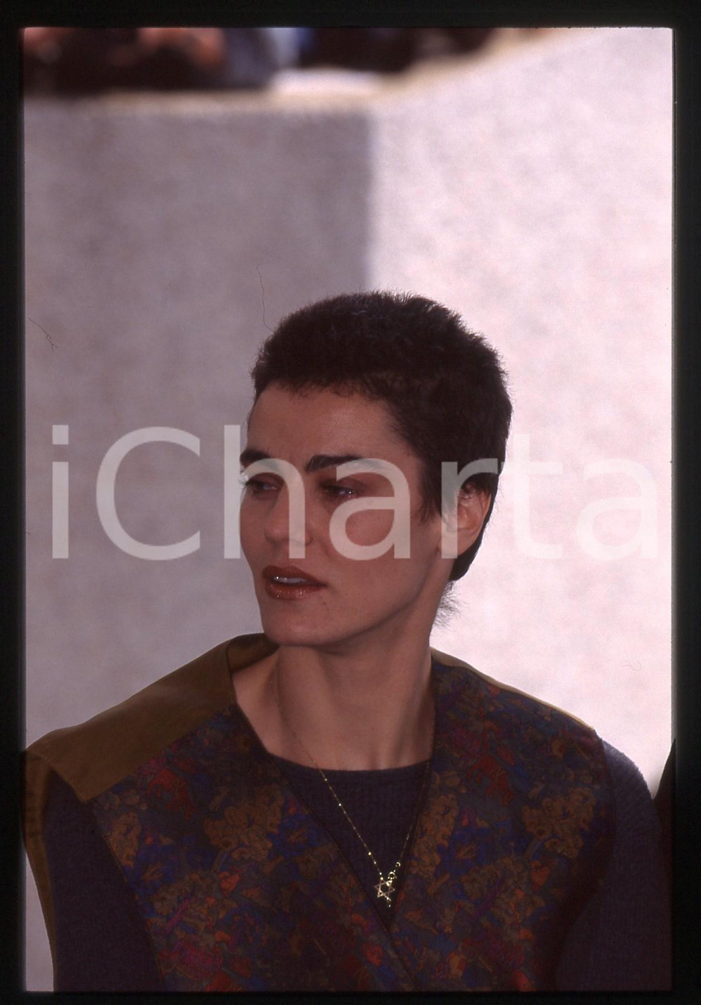 35mm vintage slide* 1995 ca CINEMA Maia MORGENSTERN Ritratto dell'attrice (5)   Diapositiva d'epoca, in formato 35 mm. CONDIZIONI: GOODTutti i diritti riservati.E' severamente vietata la riproduzione. ICharta mette in vendita, sul negozio eBay e in esclusiva sul sito "icharta" il proprio archivio composto da numerose diapositive e negativi fotografici d'epoca, tutti originali e autentici, che attraversano la storia del costume italiano tra gli la fine degli anni Sessanta e Novanta.Si tratta di uno sguardo inedito sull'attualit&agrave;, la politica, la vita quotidiana, il gossip e la cultura, che fotografa il cambiamento della nazione in quest'ultimo scorcio del XX secolo. Un'occasione unica per il mercato del collezionismo, che vede finalmente disponibile un archivio eccezionale per vastit&agrave;, tematiche e condizioni, in un settore (il negativo fotografico e la diapositiva) di assoluta novit&agrave; e dalle interessanti prospettive di investimento.  originale e autentica 1