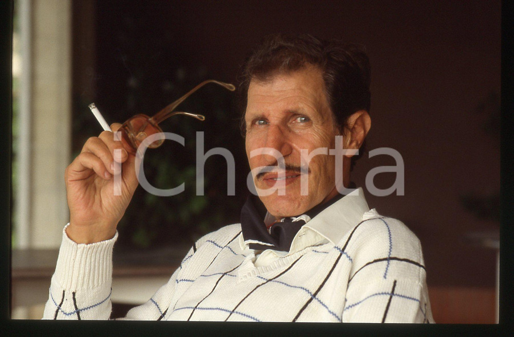 35mm vintage slide* 1986 VENEZIA LIDO Ciccio INGRASSIA mentre fuma sigaretta (4)