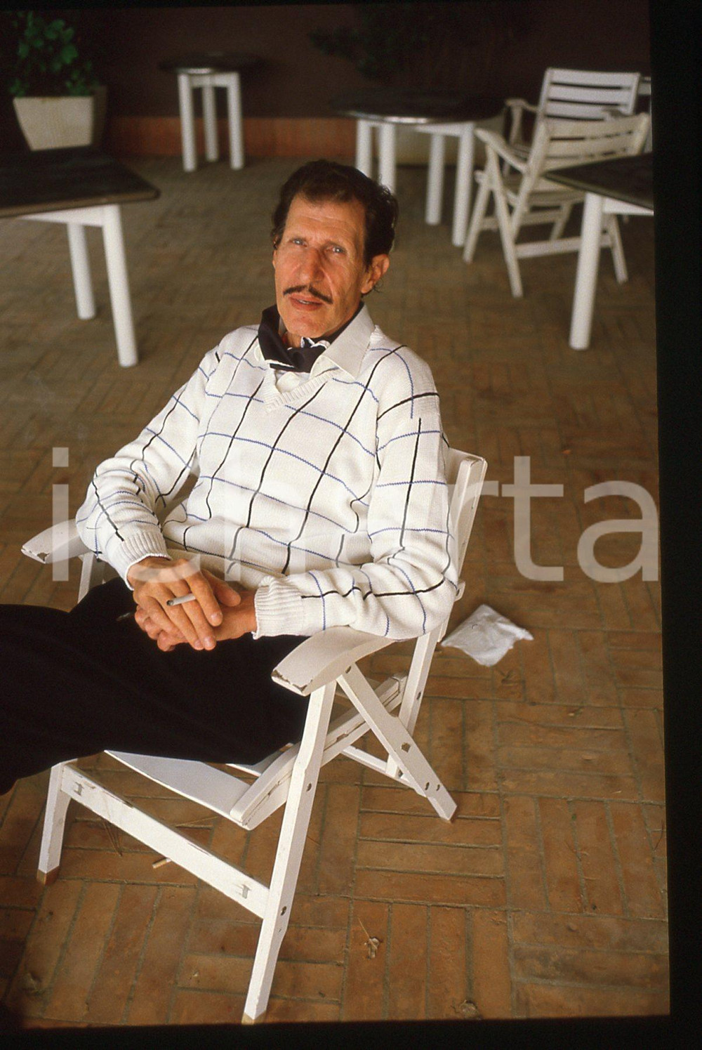35mm vintage slide* 1986 VENEZIA LIDO Ciccio INGRASSIA mentre fuma sigaretta 10