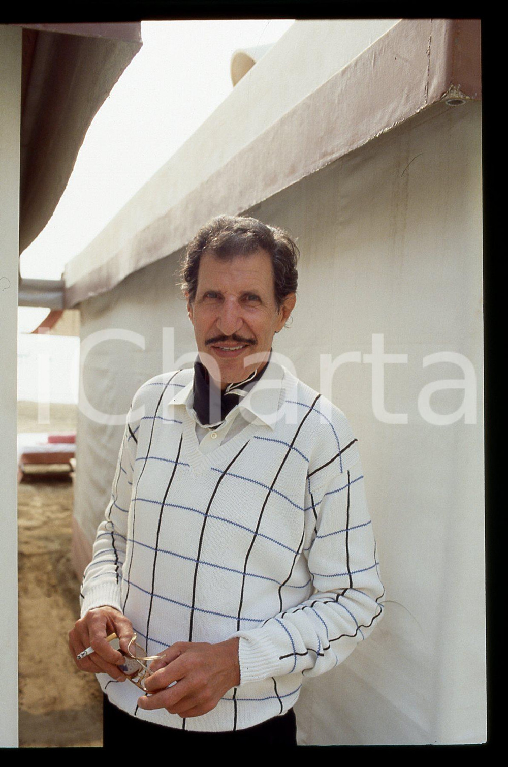 35mm vintage slide* 1986 VENEZIA LIDO Ciccio INGRASSIA mentre fuma sigaretta 14