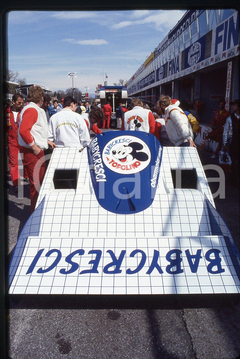 35mm vintage slide* 1986 360 KM MONZA PORSCHE 956 Obermaier-Scocca posteriore 2   CONDIZIONI: GOODTutti i diritti riservati.E' severamente vietata la riproduzione. ICharta mette in vendita, sul negozio eBay e in esclusiva sul sito "icharta" il proprio archivio composto da numerose diapositive e negativi fotografici d'epoca, tutti originali e autentici, che attraversano la storia del costume italiano tra gli la fine degli anni Sessanta e Novanta.Si tratta di uno sguardo inedito sull'attualit&agrave;, la politica, la vita quotidiana, il gossip e la cultura, che fotografa il cambiamento della nazione in quest'ultimo scorcio del XX secolo. Un'occasione unica per il mercato del collezionismo, che vede finalmente disponibile un archivio eccezionale per vastit&agrave;, tematiche e condizioni, in un settore (il negativo fotografico e la diapositiva) di assoluta novit&agrave; e dalle interessanti prospettive di investimento.     originale e autentica 1