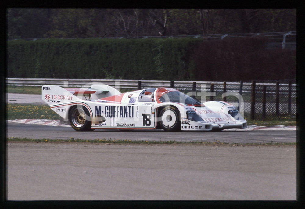 35mm vintage slide* 1985 1000 KM MONZA PORSCHE 956 Brun Motorsport - Gara   CONDIZIONI: GOODTutti i diritti riservati.E' severamente vietata la riproduzione. ICharta mette in vendita, sul negozio eBay e in esclusiva sul sito "icharta" il proprio archivio composto da numerose diapositive e negativi fotografici d'epoca, tutti originali e autentici, che attraversano la storia del costume italiano tra gli la fine degli anni Sessanta e Novanta.Si tratta di uno sguardo inedito sull'attualit&agrave;, la politica, la vita quotidiana, il gossip e la cultura, che fotografa il cambiamento della nazione in quest'ultimo scorcio del XX secolo. Un'occasione unica per il mercato del collezionismo, che vede finalmente disponibile un archivio eccezionale per vastit&agrave;, tematiche e condizioni, in un settore (il negativo fotografico e la diapositiva) di assoluta novit&agrave; e dalle interessanti prospettive di investimento.     originale e autentica 1