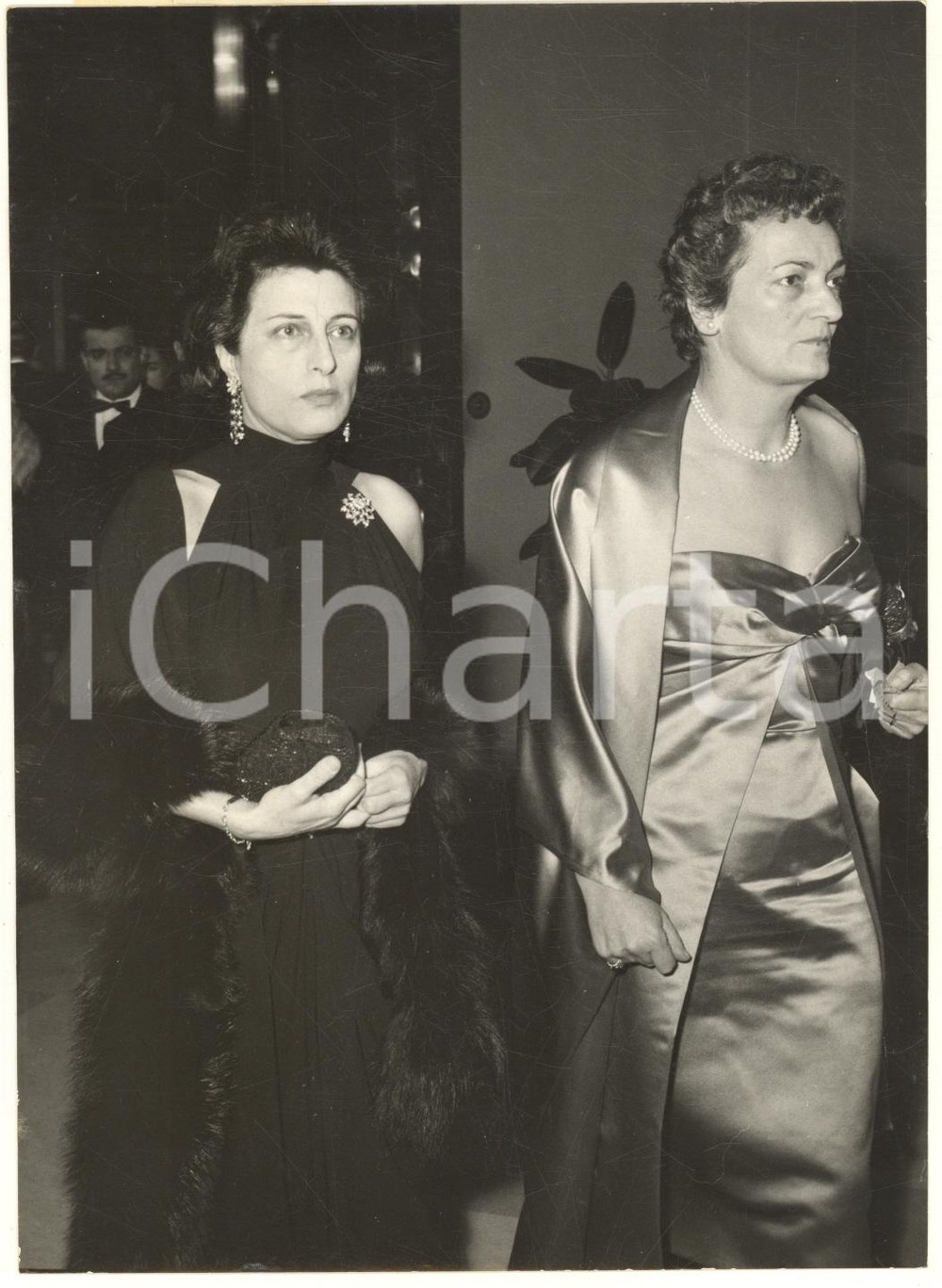 Fotografia d epoca originale 1958 ROMA Interruzione della Norma  Anna MAGNANI lascia il Teatro dell Opera 1