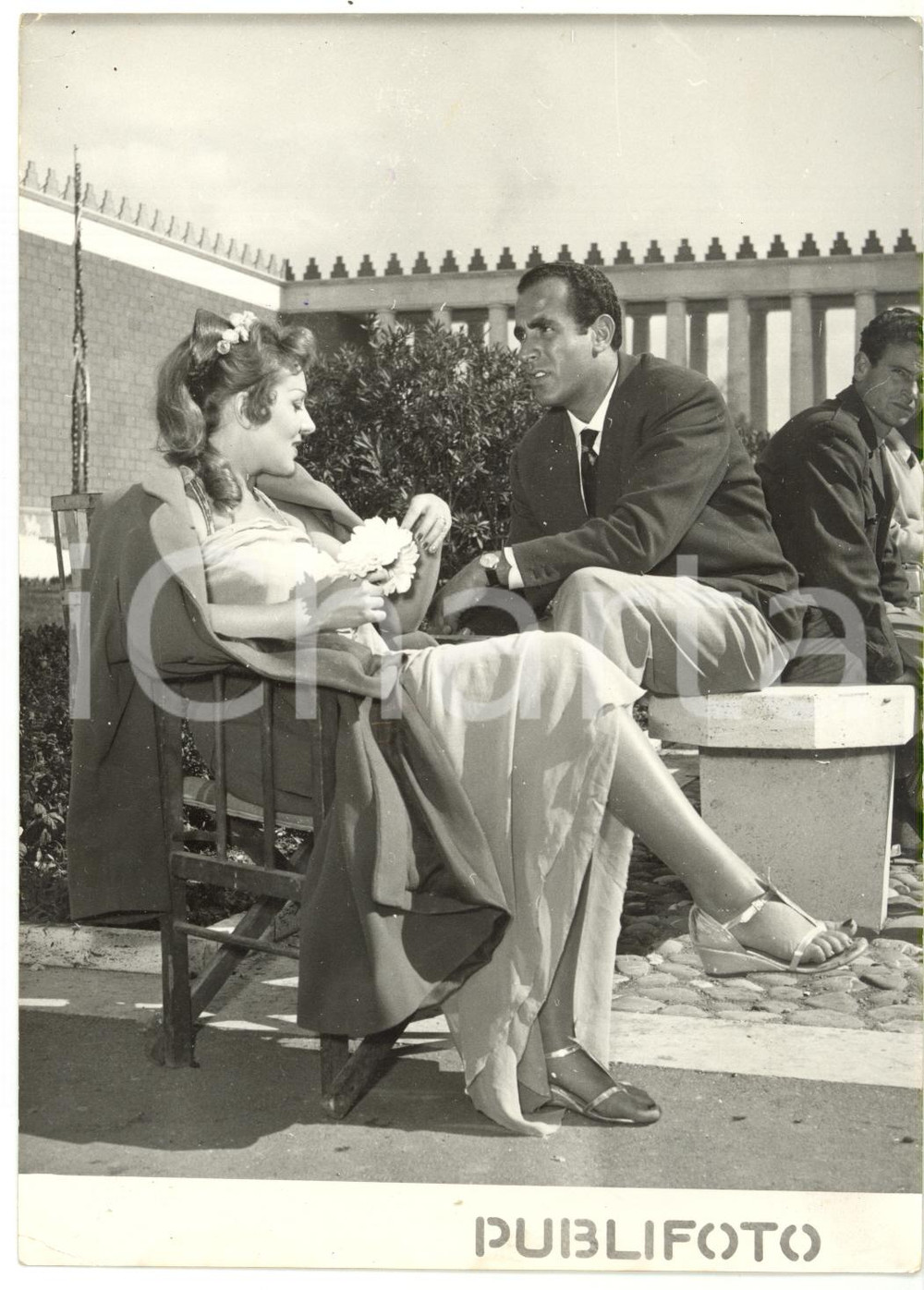 1954 ROMA EUR La cortigiana di Babilonia - Ricardo MONTALBAN con Liana DALMONTE Fotografia d'epoca, con didascalia coeva al verso. CONDIZIONI: FAIR (piccole piegature agli angoli)FORMATO: 13x18 cm    originale e autentica 1