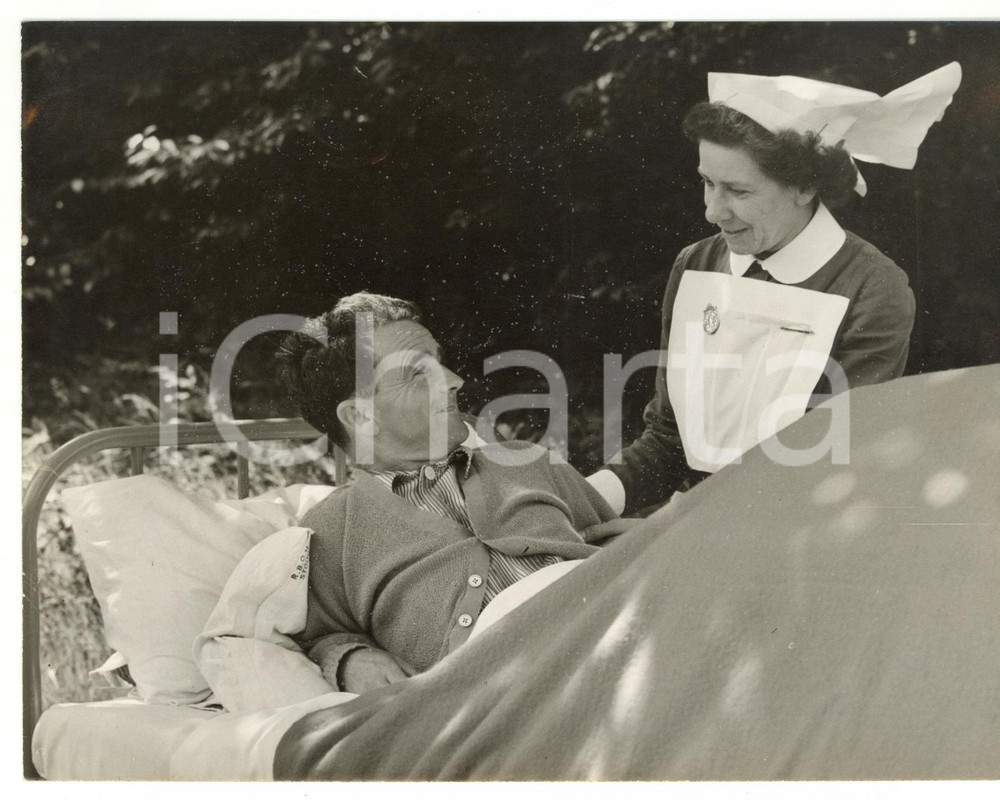 1954 PYRFORD Rowley Bristow Hospital - Gordon RICHARDS with Sister Gladys MORRIS